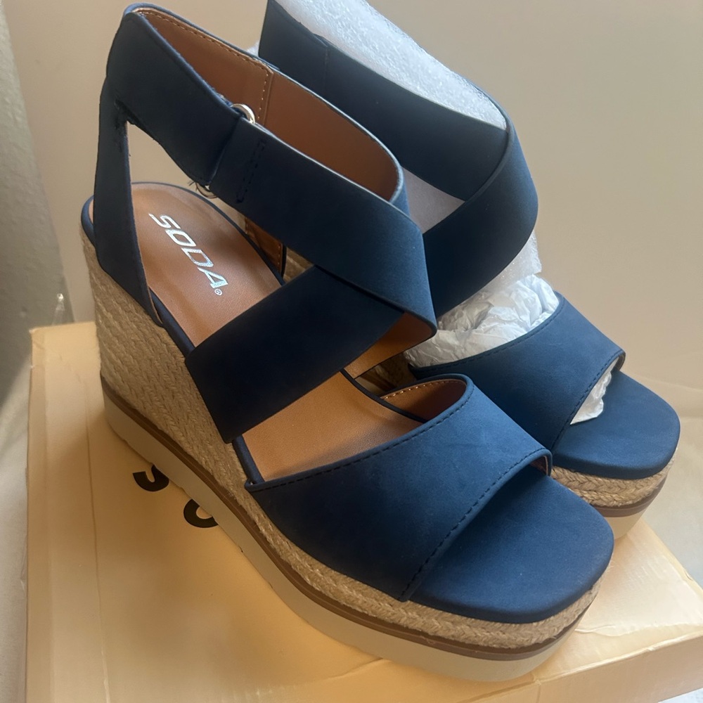 Churro-s Sandler by soda  size 7 navy nwt